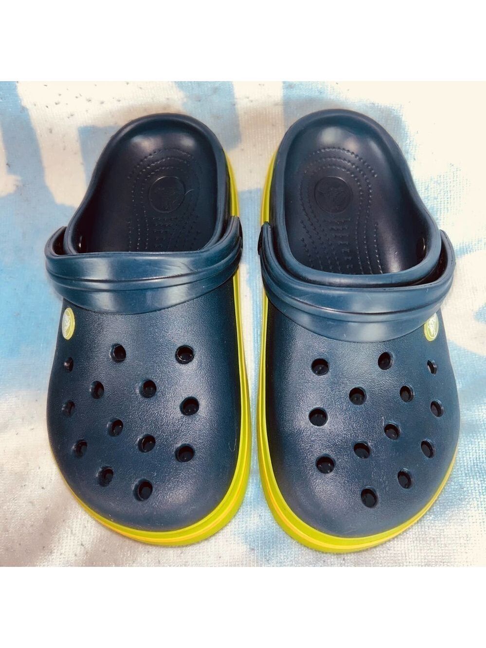 NWOT (Store Display) Junior Size 3 Crocs Classic Sandals